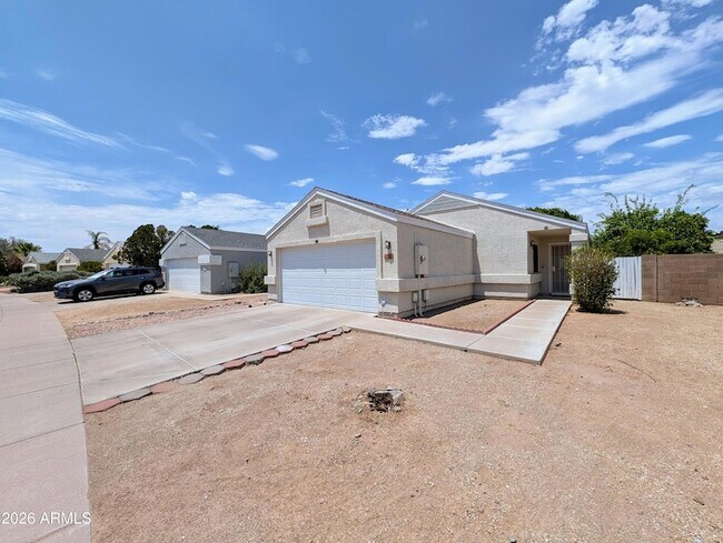 2824 W Angela Dr Phoenix, AZ 85053 photo 2