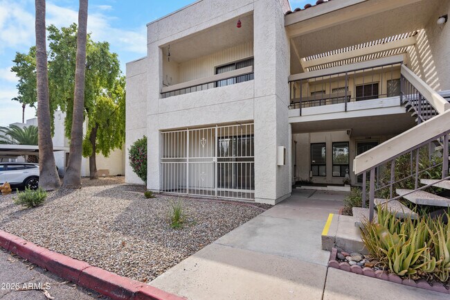 3002 N 70th St Scottsdale, AZ 85251 photo 2