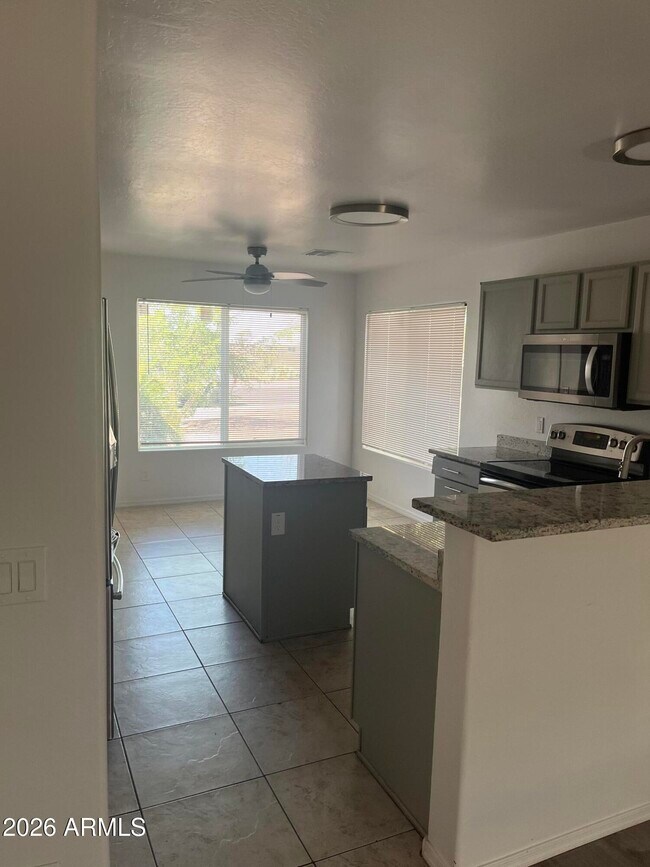 9715 W Carol Ave Peoria, AZ 85345 photo 2