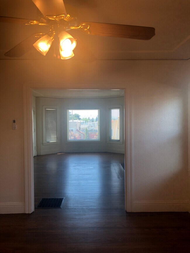 5022 Trask St Oakland, CA 94601 photo 2