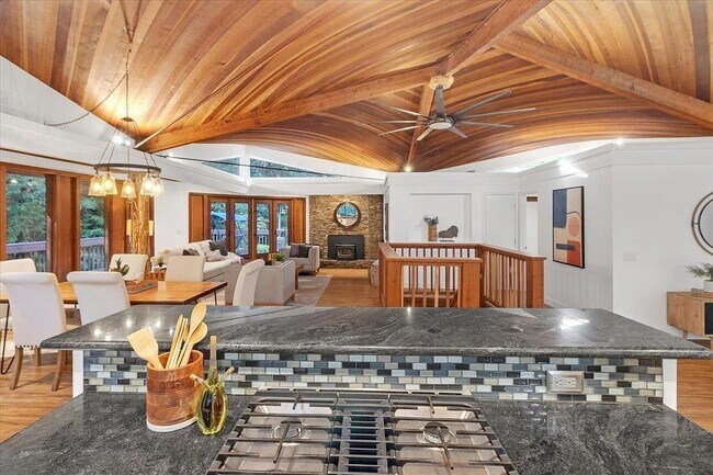 2727 Smith Grade Rd Santa Cruz, CA 95060 photo 3