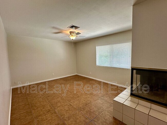 1441 E Diamond Dr Tempe, AZ 85283 photo 3
