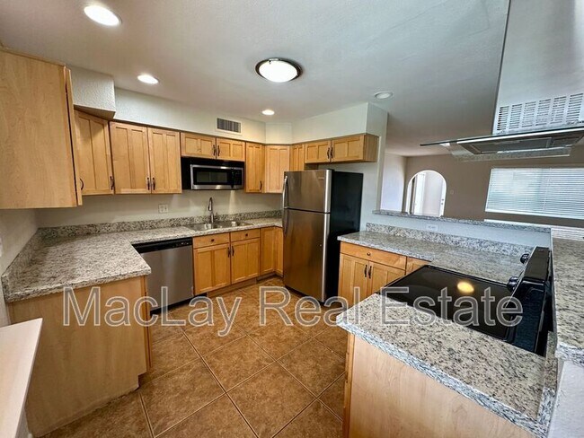 1441 E Diamond Dr Tempe, AZ 85283 photo 5