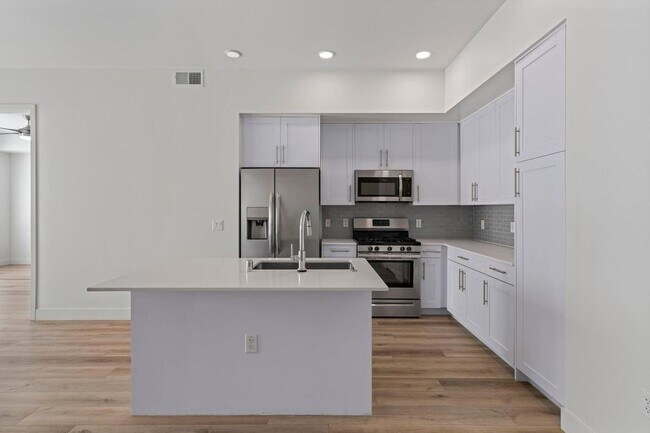 7300 E Earll Dr Scottsdale, AZ 85251 photo 2