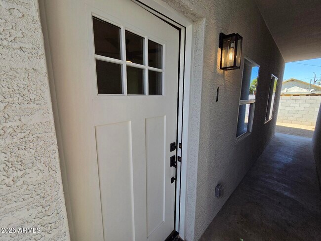 824 N 11th Ave Phoenix, AZ 85007 photo 3