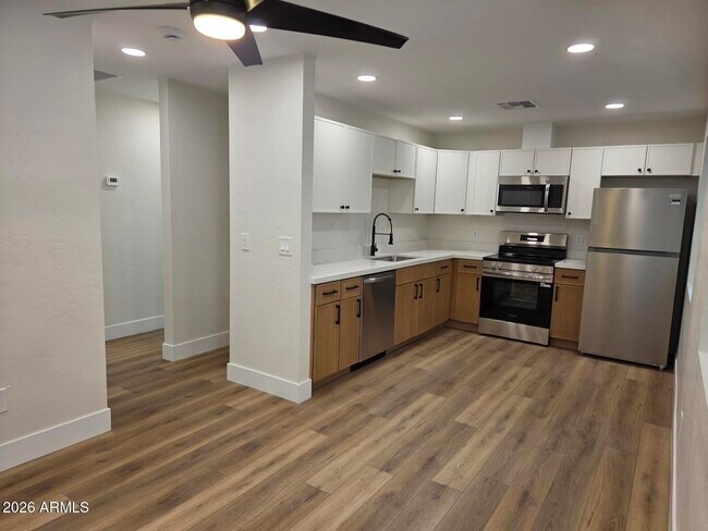 824 N 11th Ave Phoenix, AZ 85007