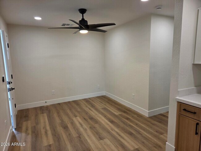 824 N 11th Ave Phoenix, AZ 85007 photo 4