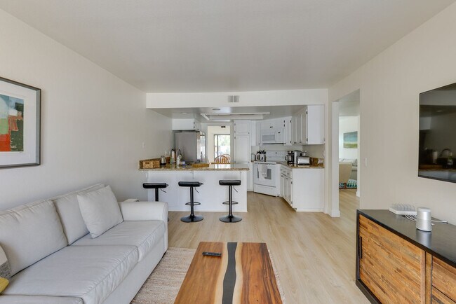 6910 Peachtree Rd Carlsbad, CA 92011 photo 2