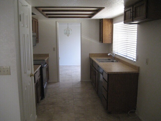 507 E Helena Dr Phoenix, AZ 85022 photo 5