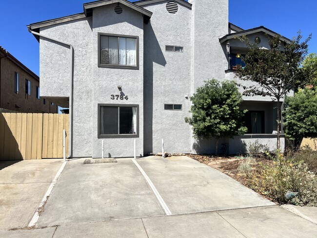3784 Pershing Ave photo 2