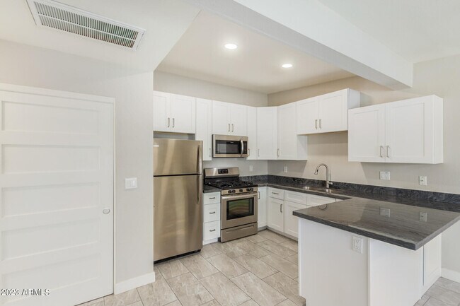 6631 E Earll Dr Scottsdale, AZ 85251