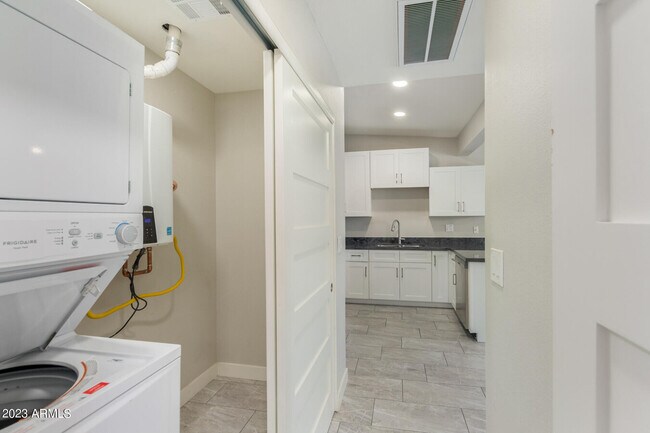 6631 E Earll Dr Scottsdale, AZ 85251 photo 5