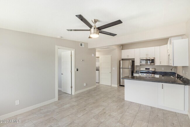 6631 E Earll Dr Scottsdale, AZ 85251 photo 4