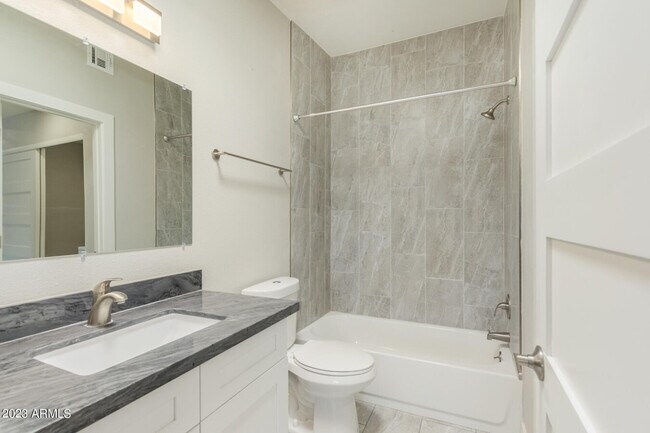 6631 E Earll Dr Scottsdale, AZ 85251 photo 3