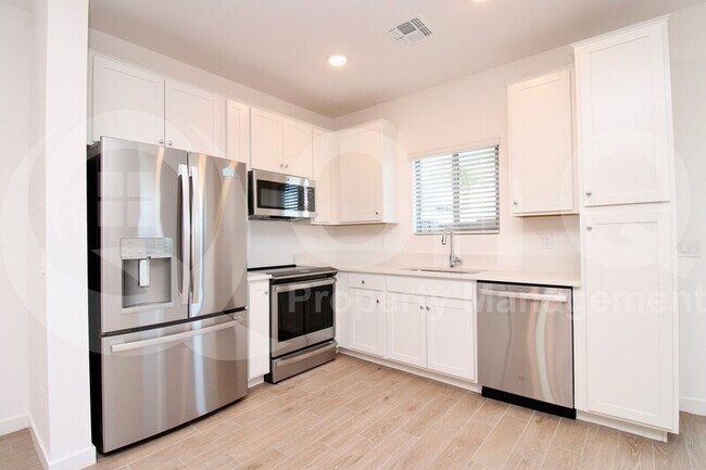 2742 W Red Fox Rd Phoenix, AZ 85083 photo 3