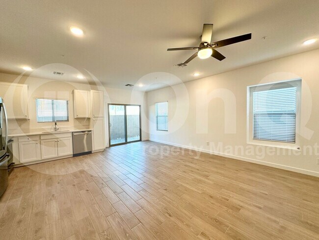 2742 W Red Fox Rd Phoenix, AZ 85083 photo 5