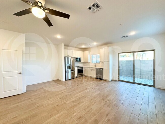 2742 W Red Fox Rd Phoenix, AZ 85083 photo 4