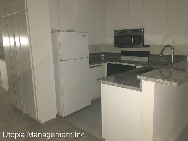 1855 Diamond St San Diego, CA 92109 photo 3