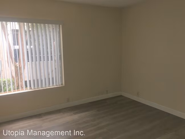 1855 Diamond St San Diego, CA 92109 photo 4
