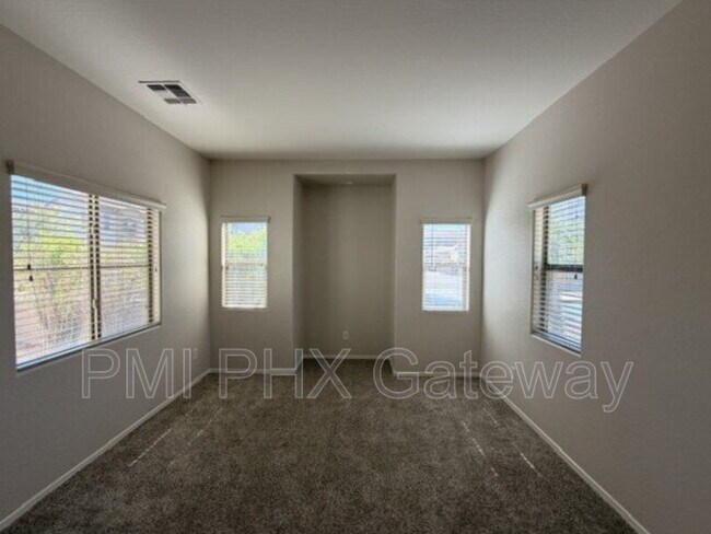 453 N Citrus Ln Gilbert, AZ 85234 photo 3