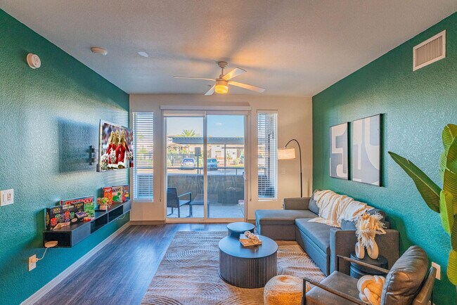 9456 W Georgia Ave Glendale, AZ 85305 photo 2