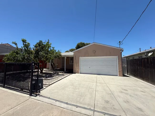 334 Roanoke Rd El Cajon, CA 92020
