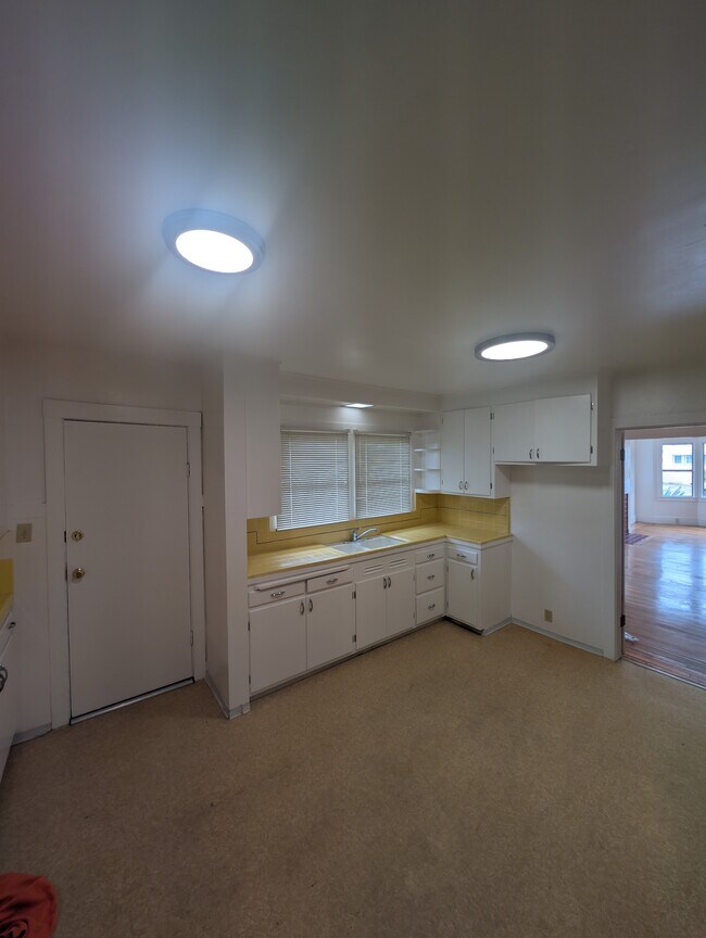 2630 67th Ave Oakland, CA 94605 photo 4