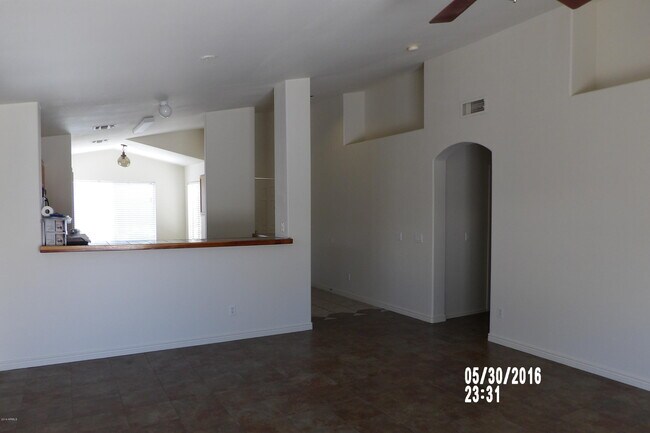 972 W 21st Ave photo 3