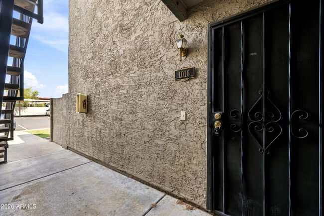 533 W Guadalupe Rd Mesa, AZ 85210 photo 2