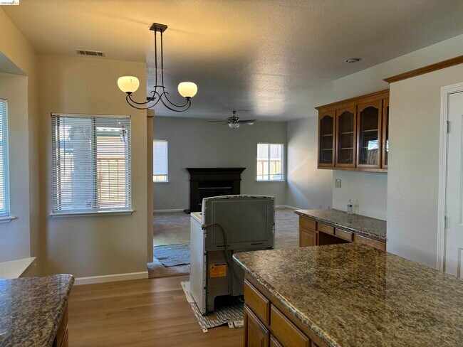 5021 Chaparral Ct Antioch, CA 94531 photo 4
