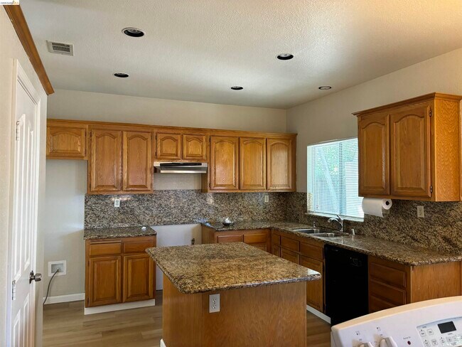 5021 Chaparral Ct Antioch, CA 94531 photo 3