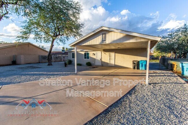 2232 W Grove St Phoenix, AZ 85041 photo 2