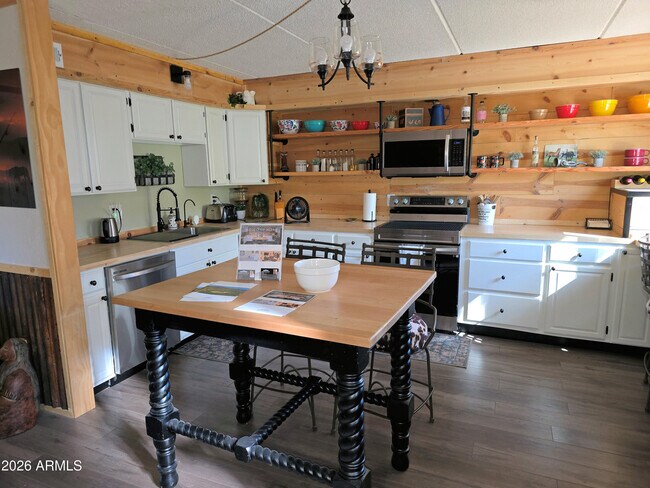 90 W Yavapai St Wickenburg, AZ 85390 photo 2