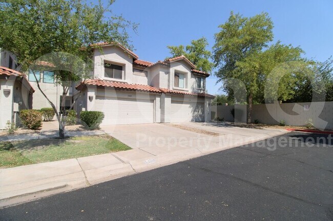 1104 W Mango Dr Gilbert, AZ 85233 photo 2