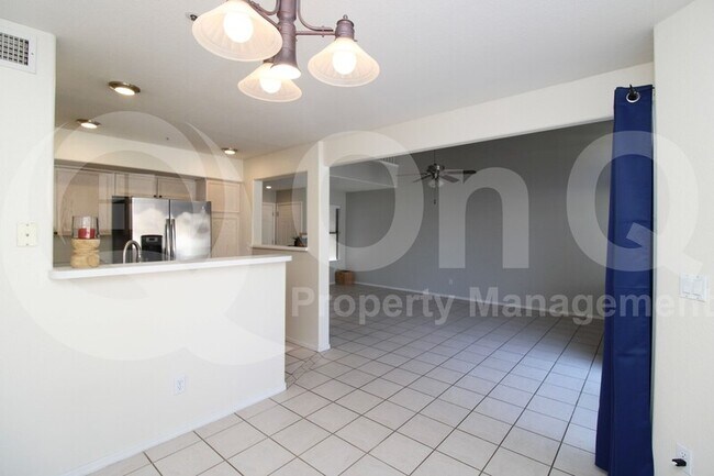 1104 W Mango Dr Gilbert, AZ 85233 photo 5