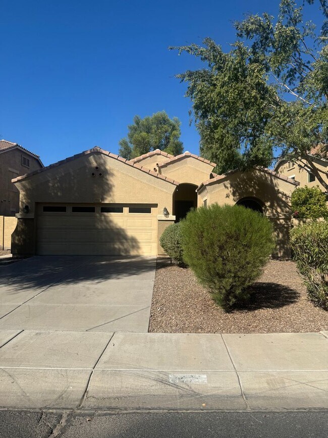 1434 E Clark Dr Gilbert, AZ 85297 photo 3