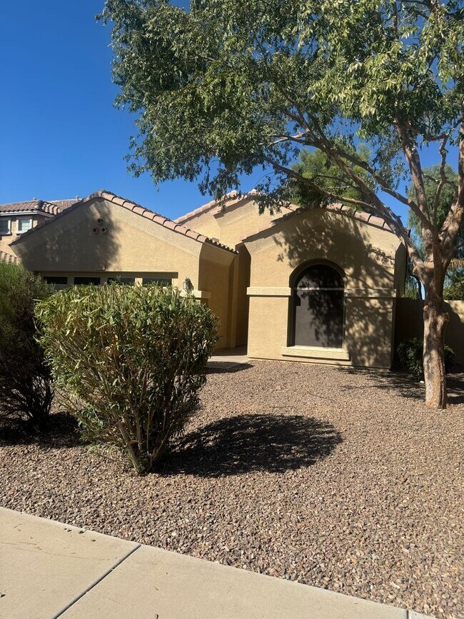 1434 E Clark Dr Gilbert, AZ 85297 photo 2