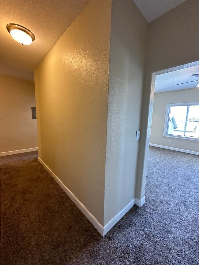 624 Brooklyn Ave Oakland, CA 94606 photo 4