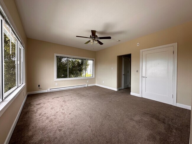 624 Brooklyn Ave Oakland, CA 94606 photo 2
