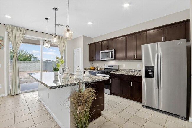 19090 N Silver Dog Way Maricopa, AZ 85138 photo 3