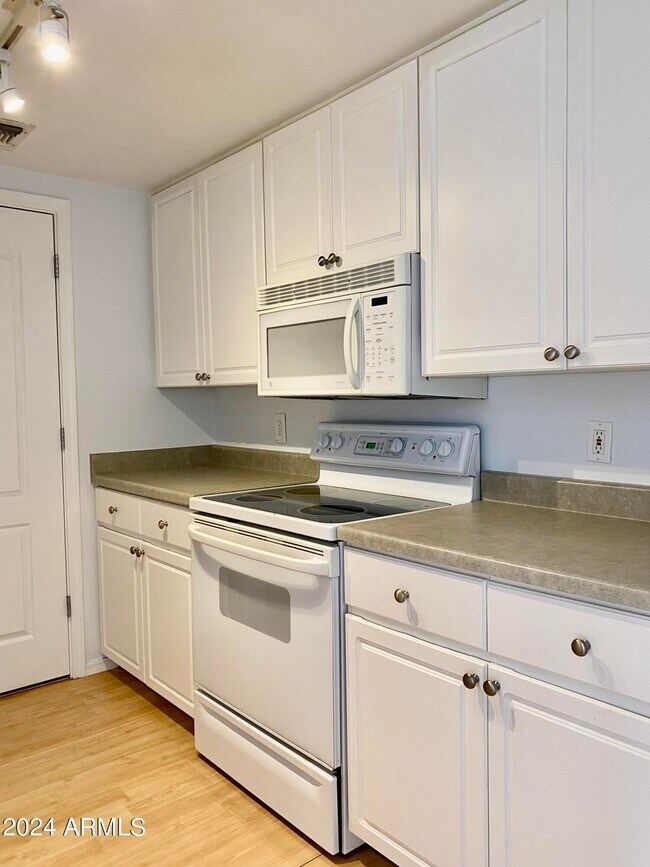 1701 E Colter St Phoenix, AZ 85016 photo 4