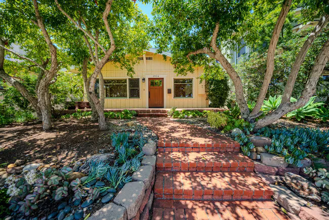 3924 Alameda Pl San Diego, CA 92103 photo 2