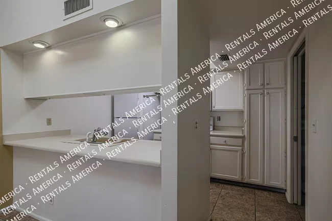 633 W Southern Ave Tempe, AZ 85282 photo 4