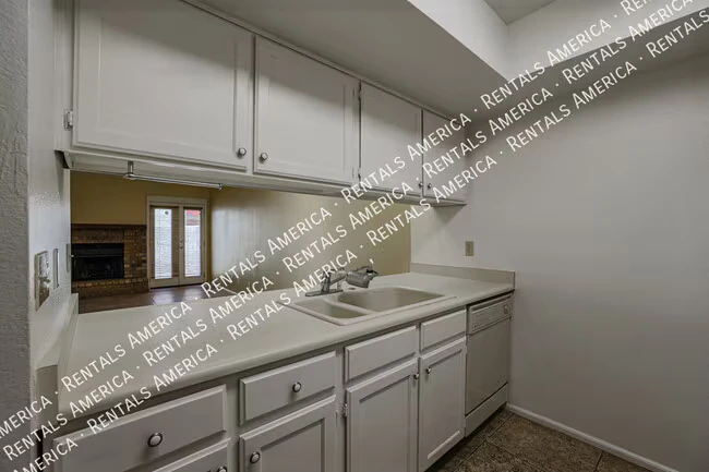 633 W Southern Ave Tempe, AZ 85282 photo 3