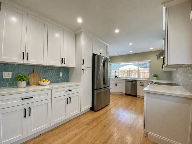 1031 Mount Carmel Dr photo 4
