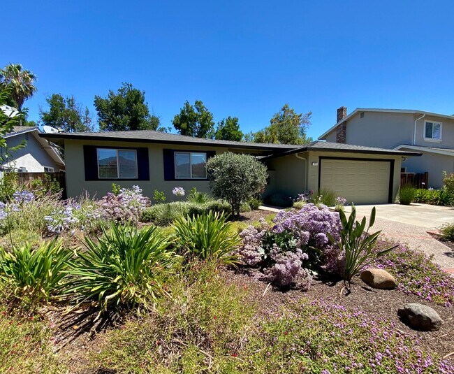 1031 Mount Carmel Dr photo 2