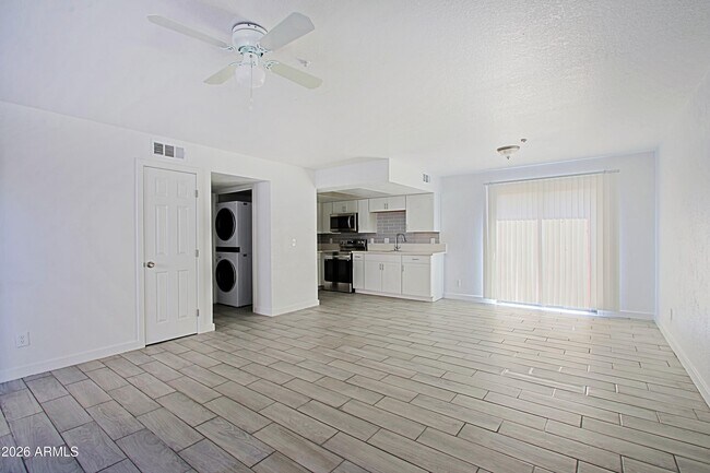 13205 N 21st Pl photo 2