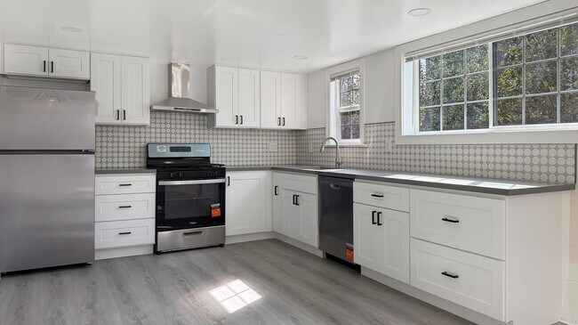 1623 Harmon St Berkeley, CA 94703 photo 5