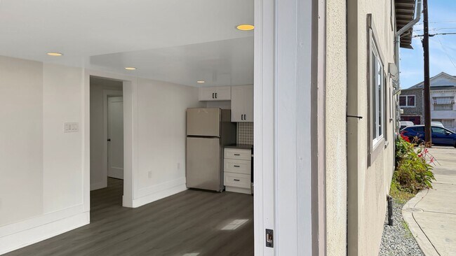 1623 Harmon St Berkeley, CA 94703 photo 3