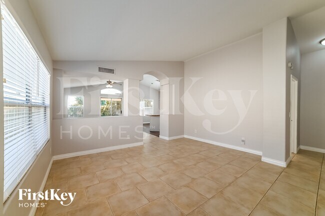 4367 E Campo Bello Dr Phoenix, AZ 85032 photo 2